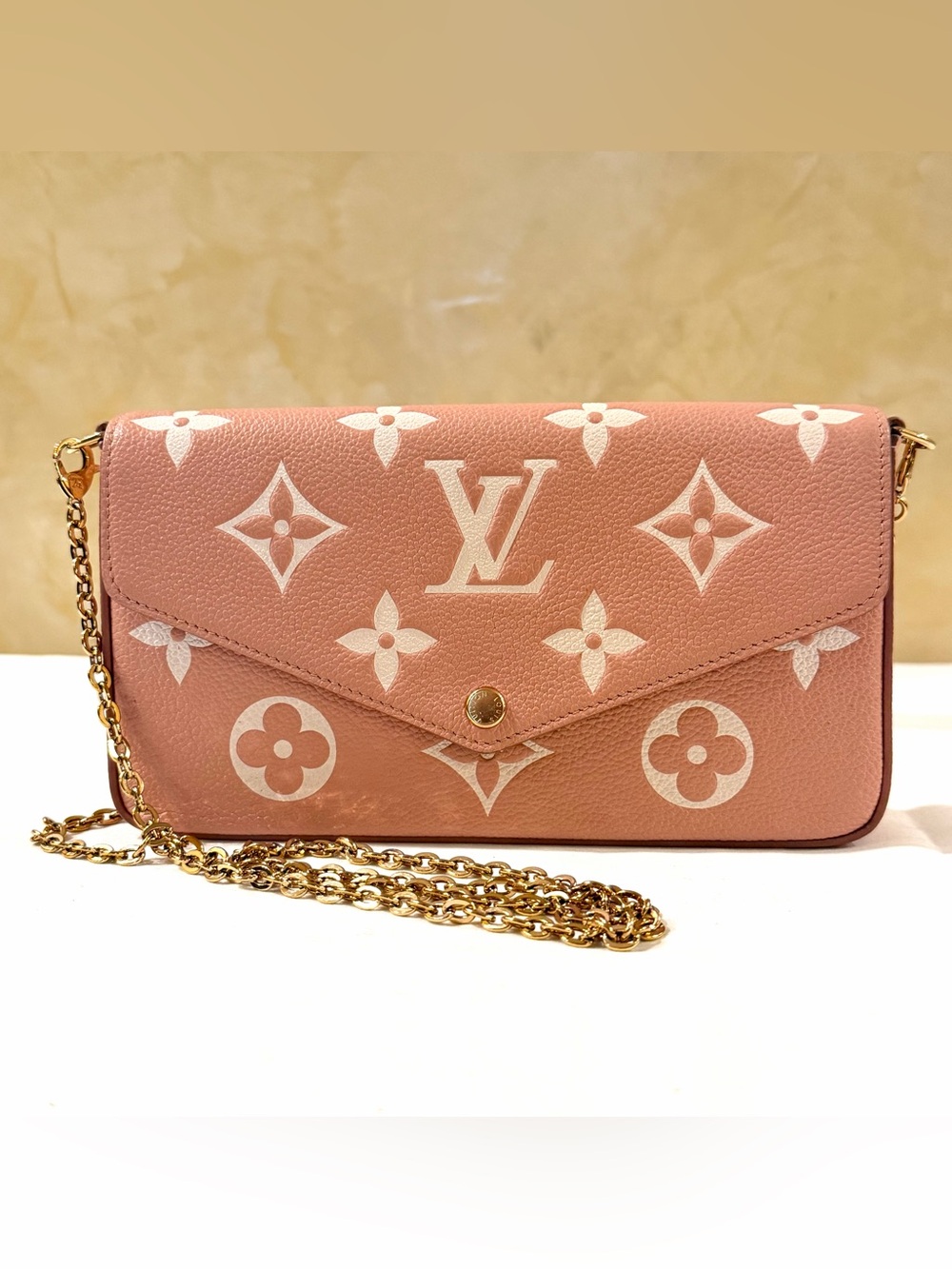 Louis Vuitton Empreinte Monogram Giant Felicie Pochette Rose Trianon Crème.